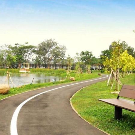 Marigold Apartment Nava Park Central Bsd Tangerang Exterior foto